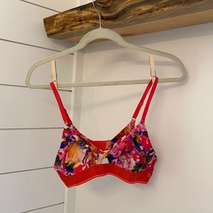 Stance twisted triangle bralette
